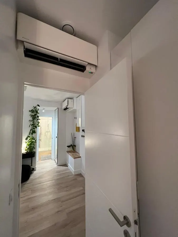 דירה פריז 5 Stars 2-Br In Center , Air Conditioner , Elevator